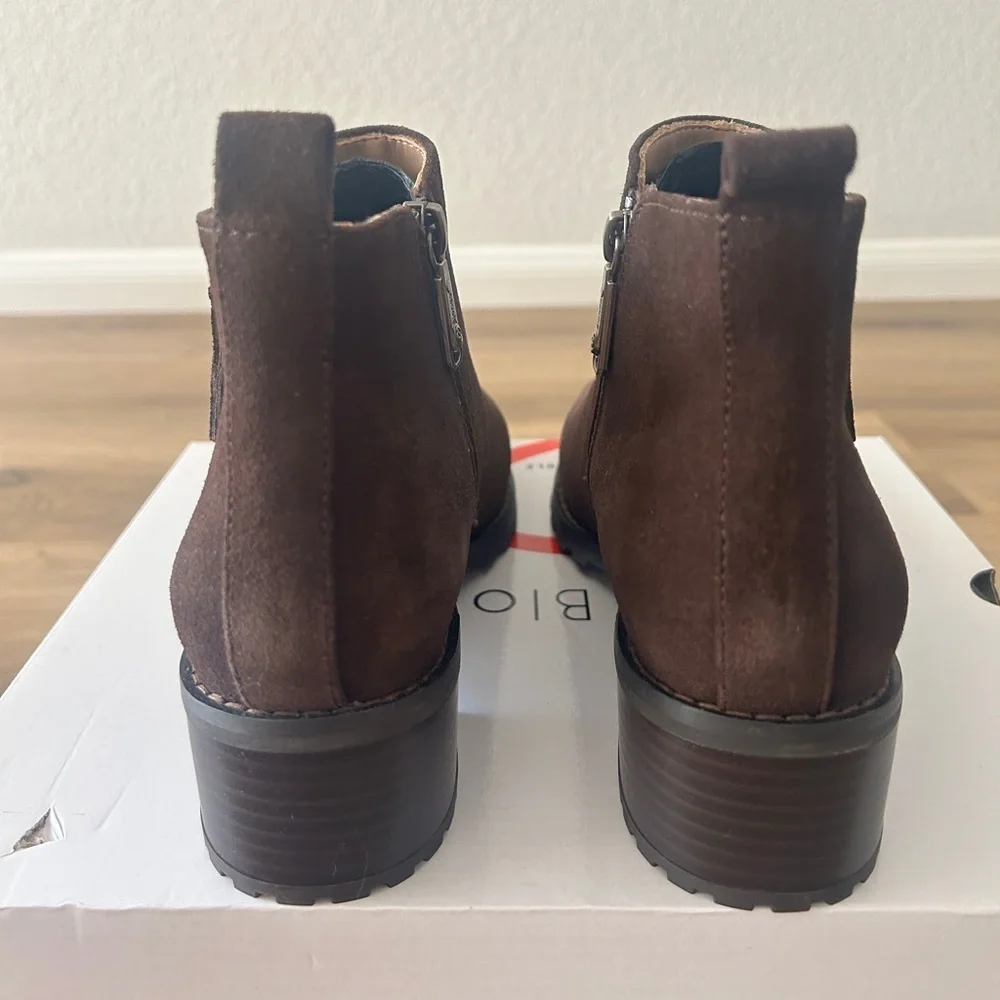 Blondo Samara Waterproof Ankle Boots – Brown Suede – Size 8 – New in Box